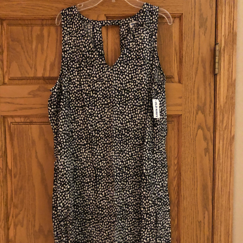 Sleeveless Cutout-Back Shift Black with Dots